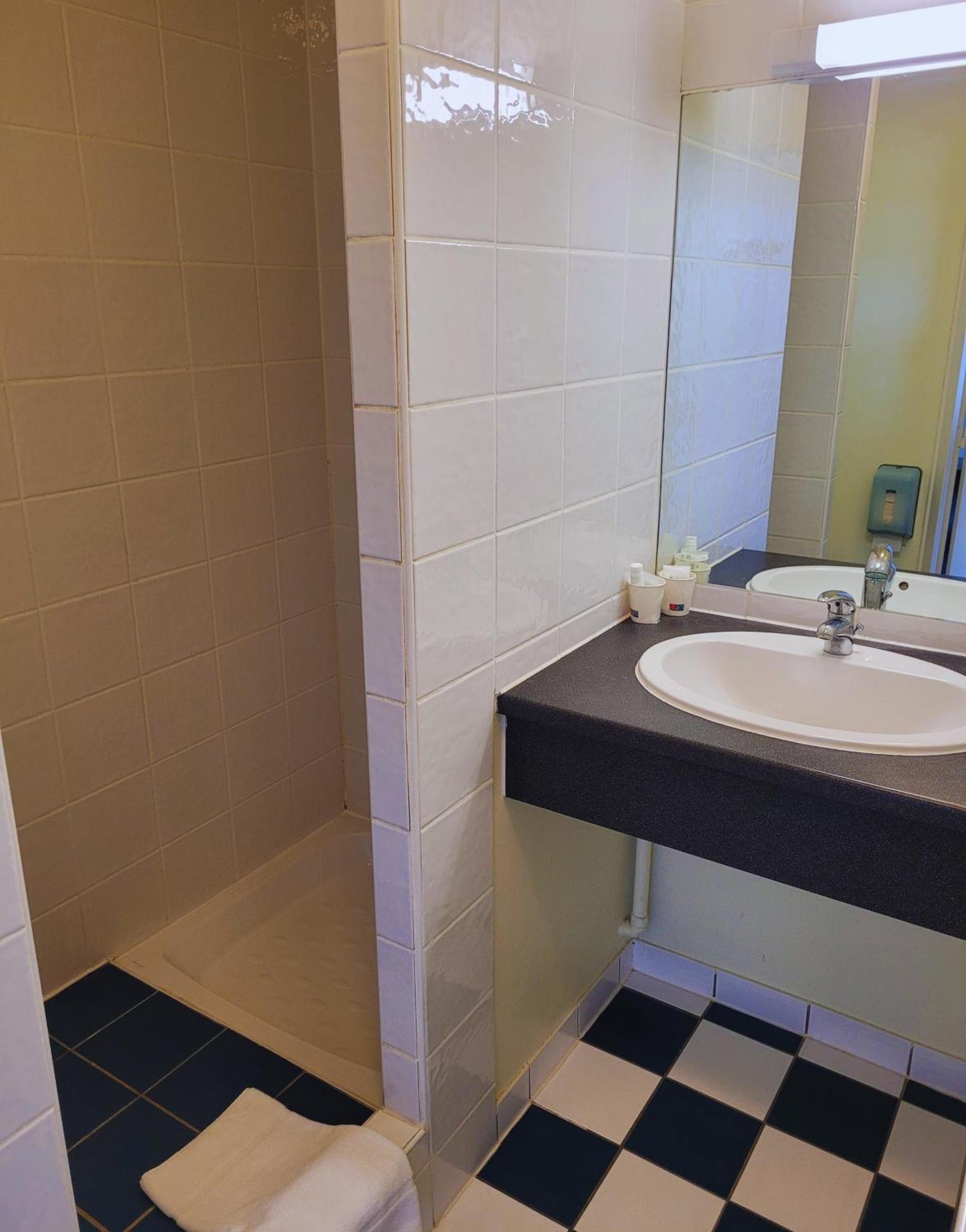 Hotel Restaurant Les Chataigniers Privas Dış mekan fotoğraf