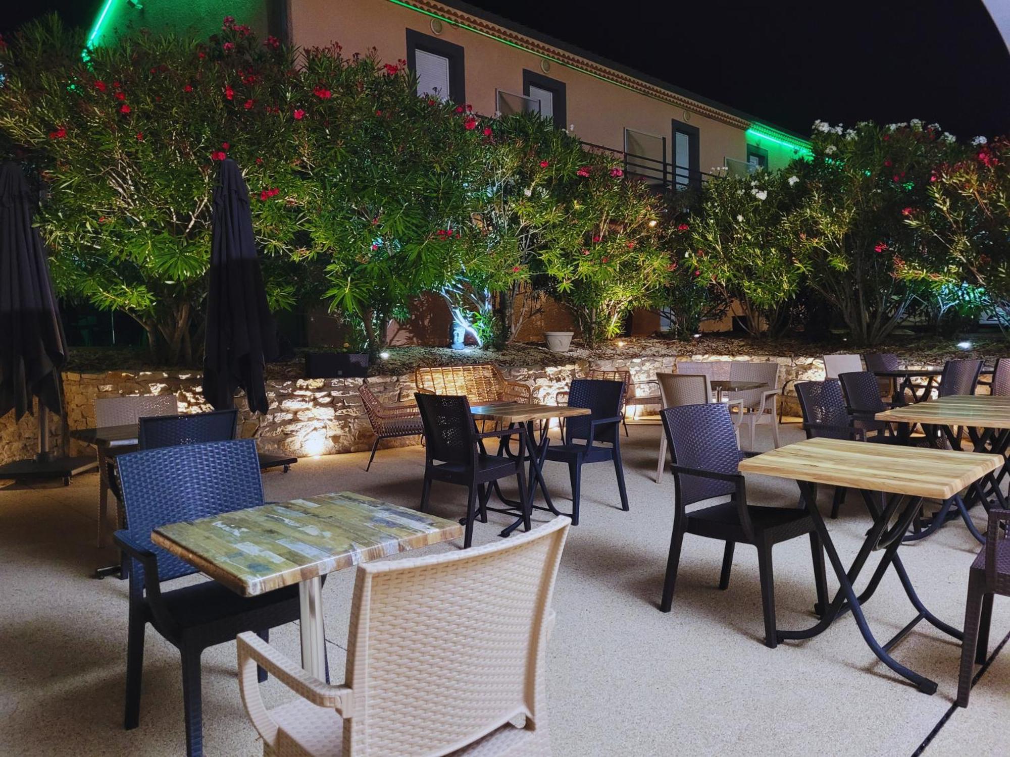 Hotel Restaurant Les Chataigniers Privas Dış mekan fotoğraf