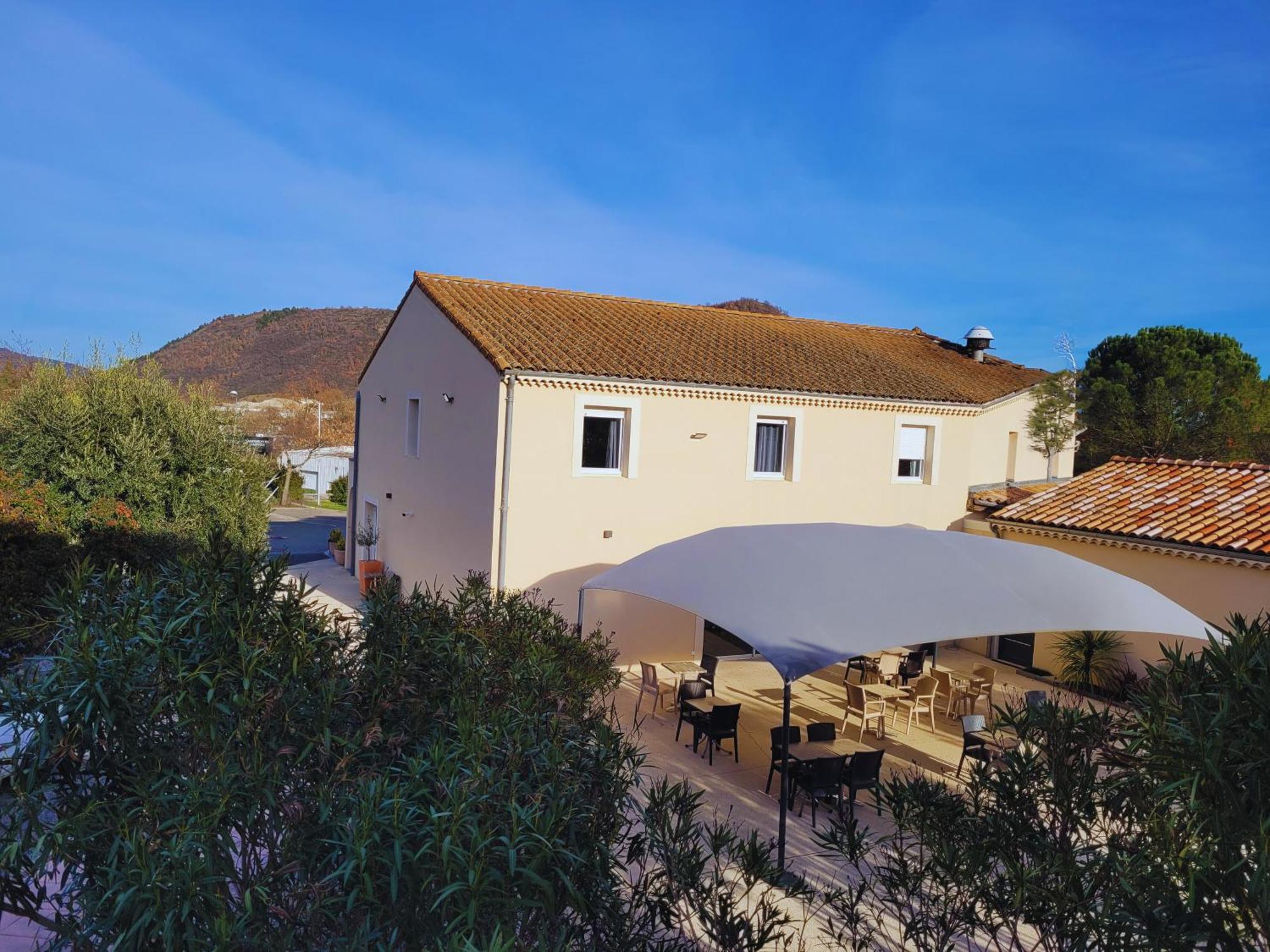 Hotel Restaurant Les Chataigniers Privas Dış mekan fotoğraf