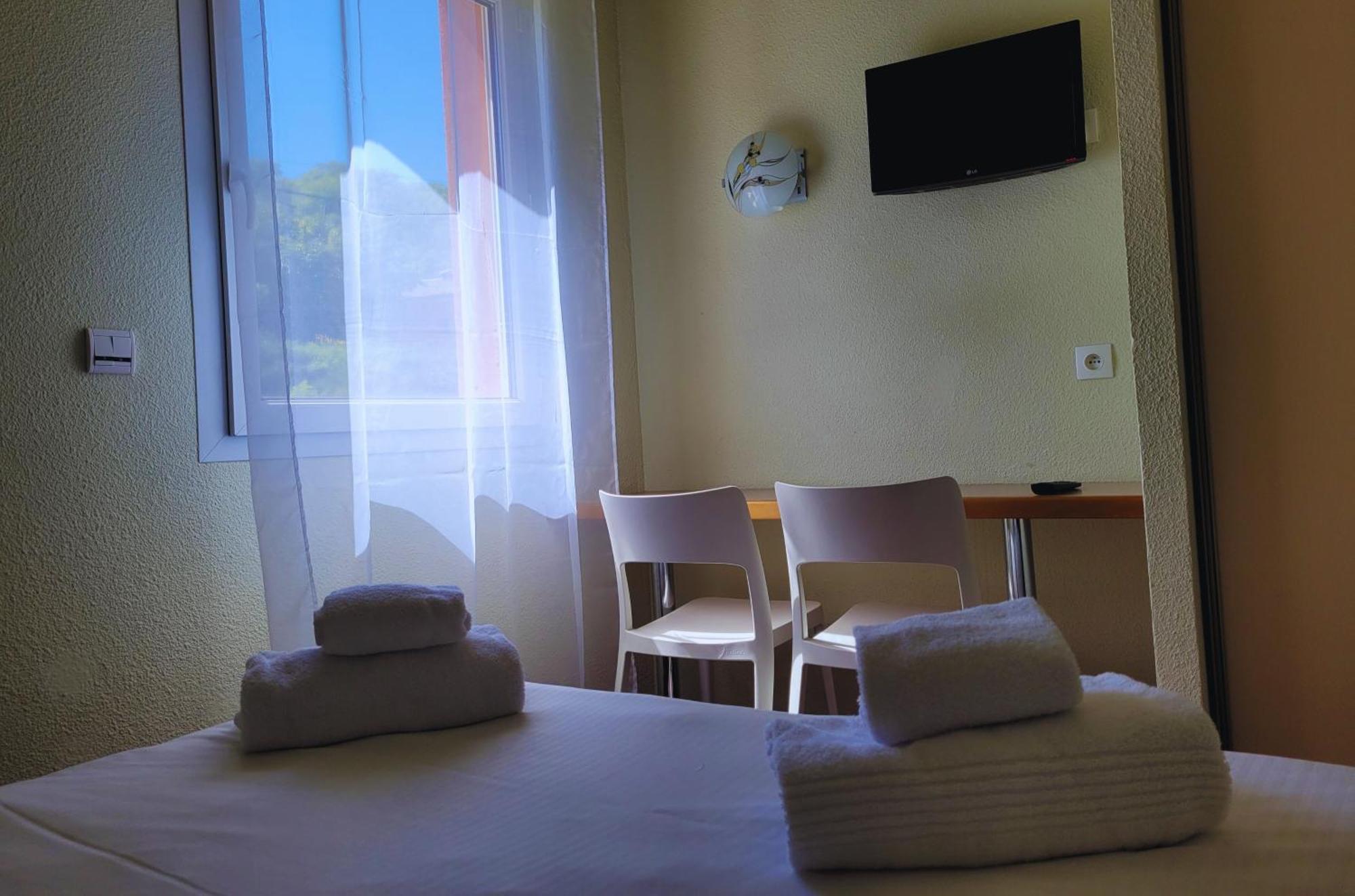 Hotel Restaurant Les Chataigniers Privas Dış mekan fotoğraf