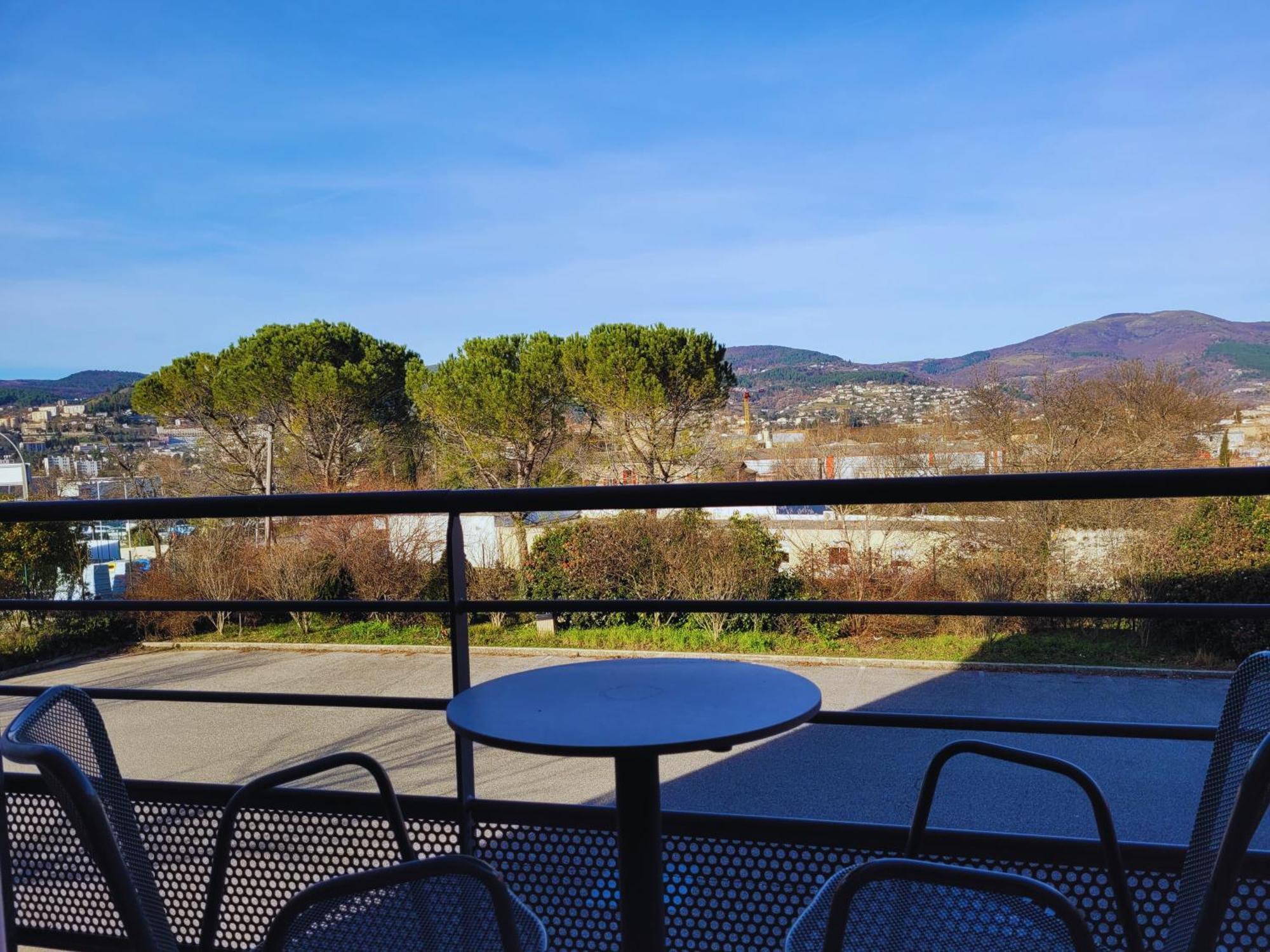 Hotel Restaurant Les Chataigniers Privas Dış mekan fotoğraf