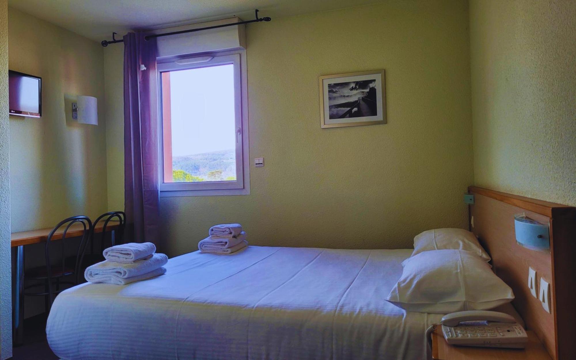Hotel Restaurant Les Chataigniers Privas Dış mekan fotoğraf