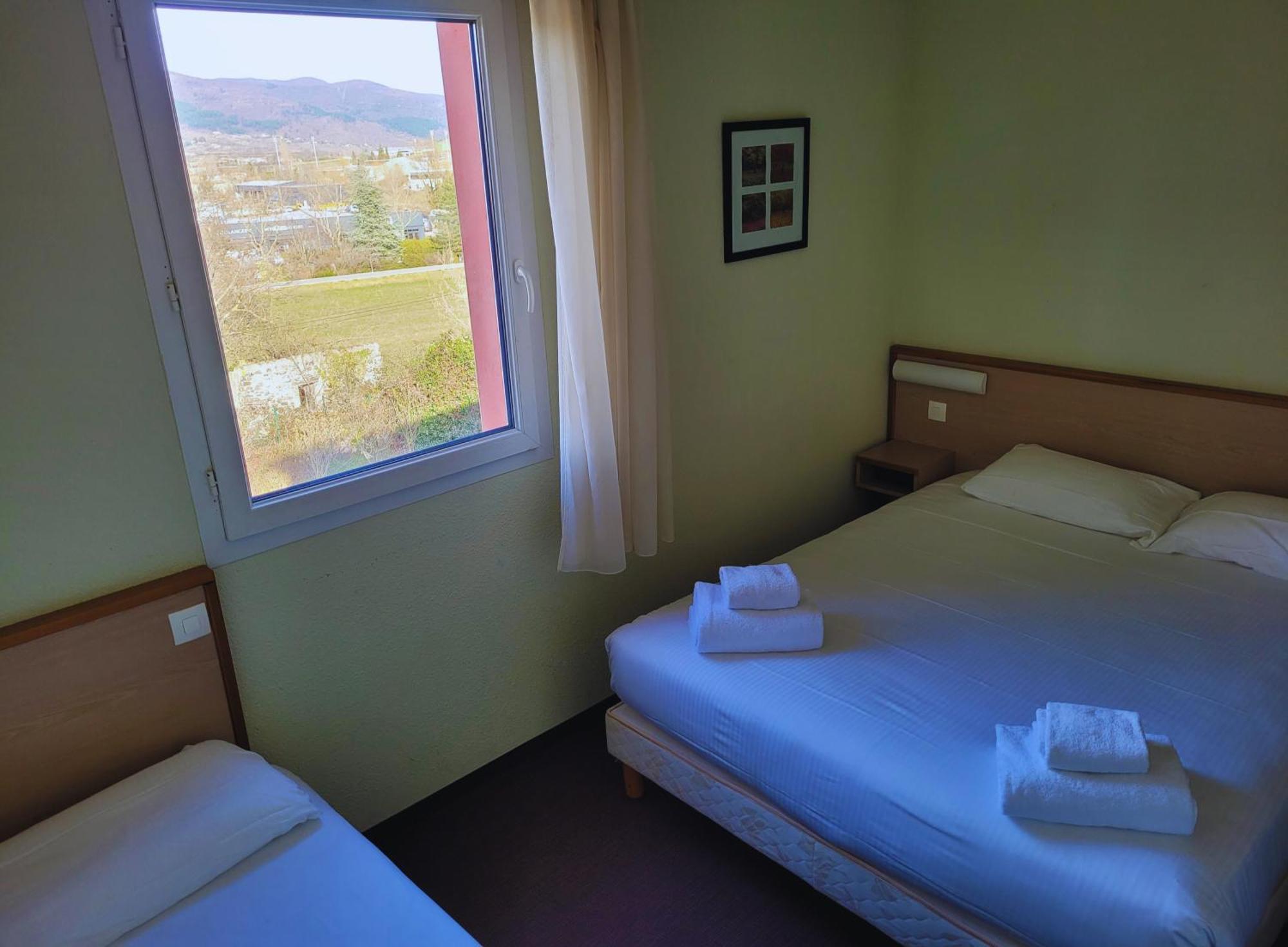Hotel Restaurant Les Chataigniers Privas Dış mekan fotoğraf
