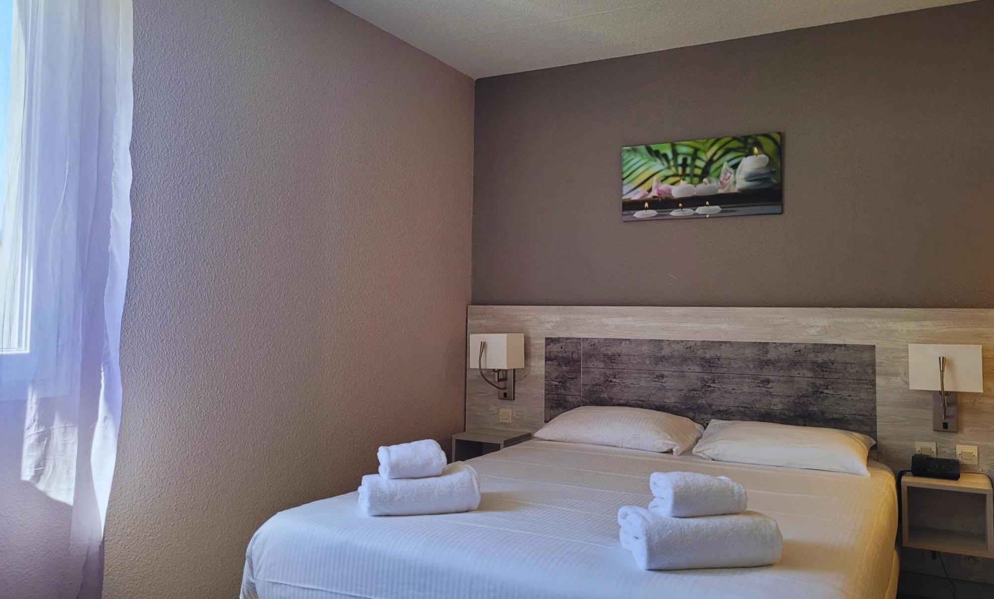 Hotel Restaurant Les Chataigniers Privas Dış mekan fotoğraf