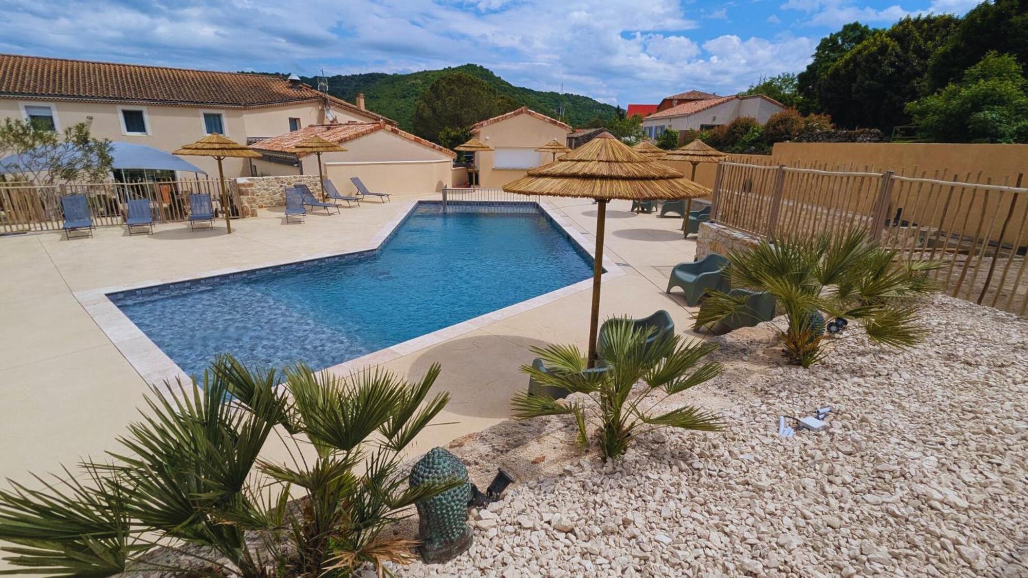 Hotel Restaurant Les Chataigniers Privas Dış mekan fotoğraf