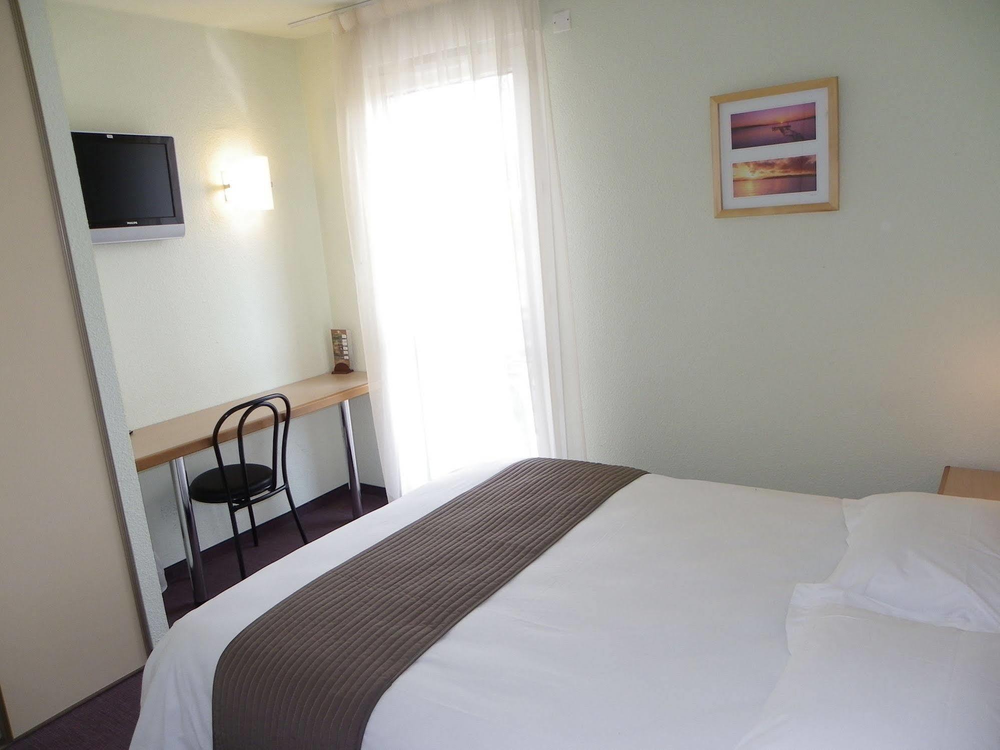 Hotel Restaurant Les Chataigniers Privas Dış mekan fotoğraf