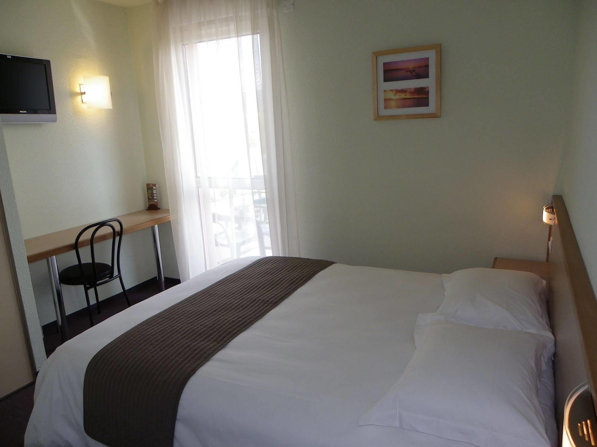 Hotel Restaurant Les Chataigniers Privas Dış mekan fotoğraf
