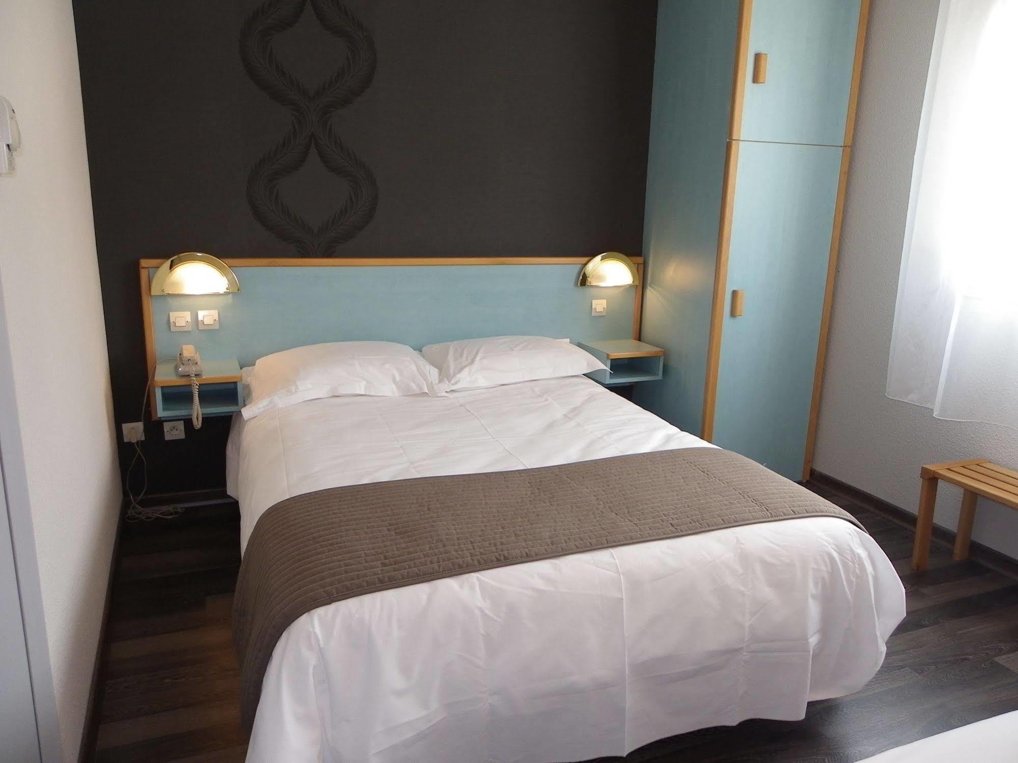 Hotel Restaurant Les Chataigniers Privas Dış mekan fotoğraf