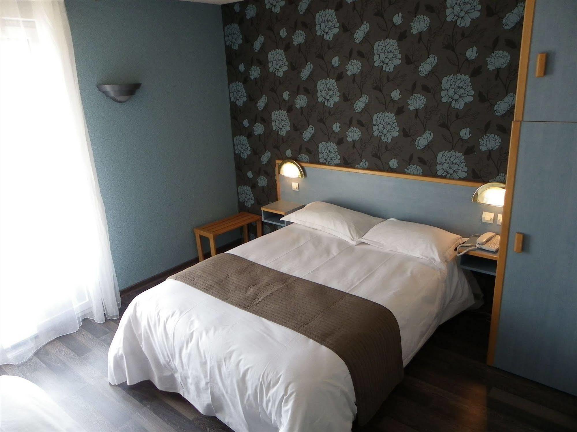 Hotel Restaurant Les Chataigniers Privas Dış mekan fotoğraf